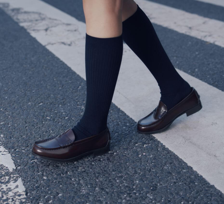 孤独/ローファー足元​